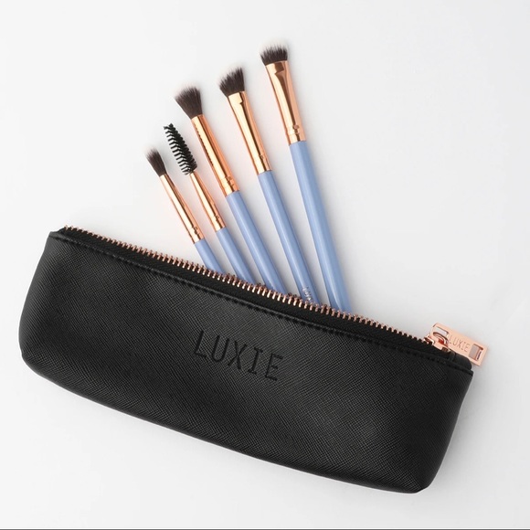 Essentials Eye Palette & Luxie Wonderlust set - Picture 5 of 5